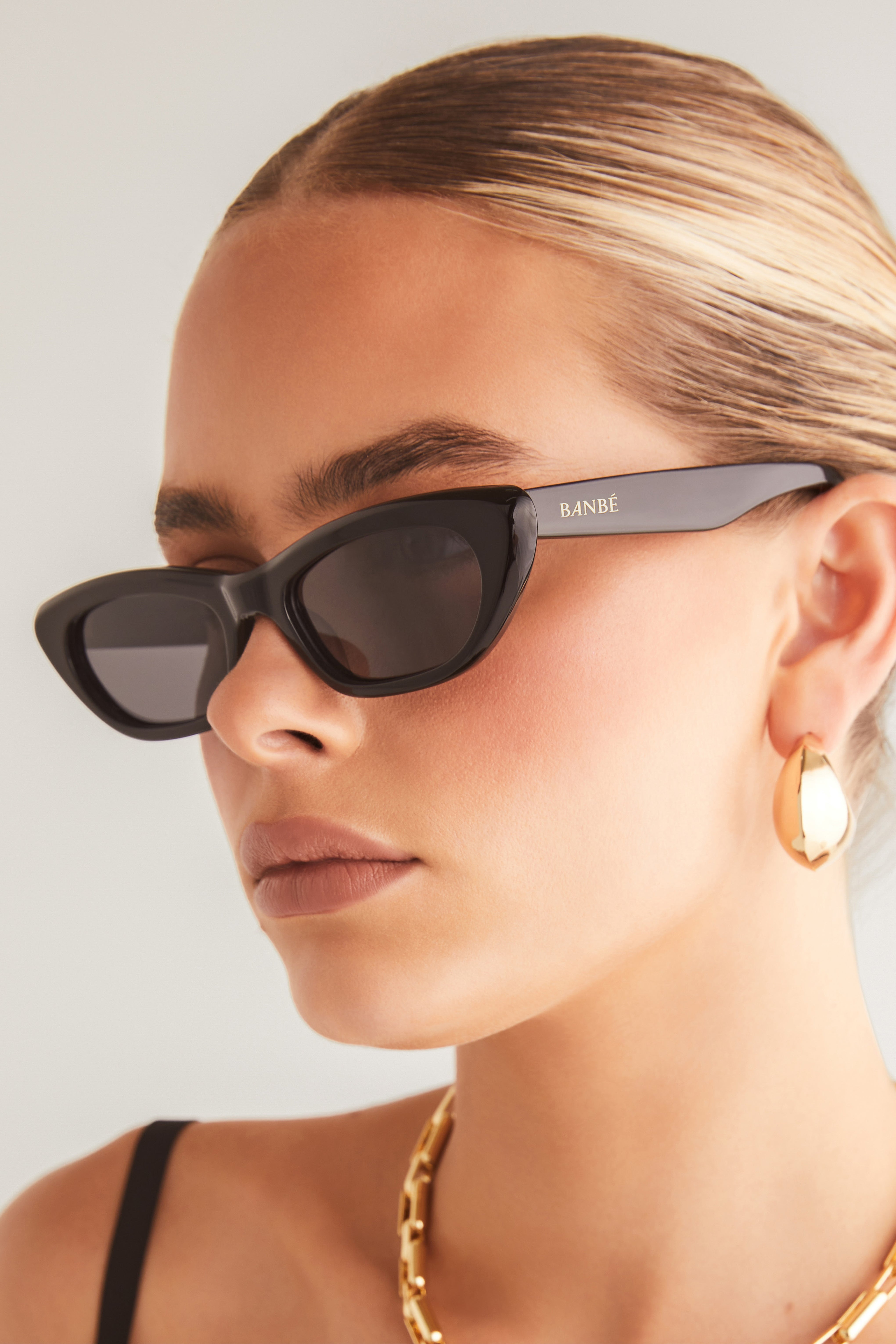 The Caroline - Black